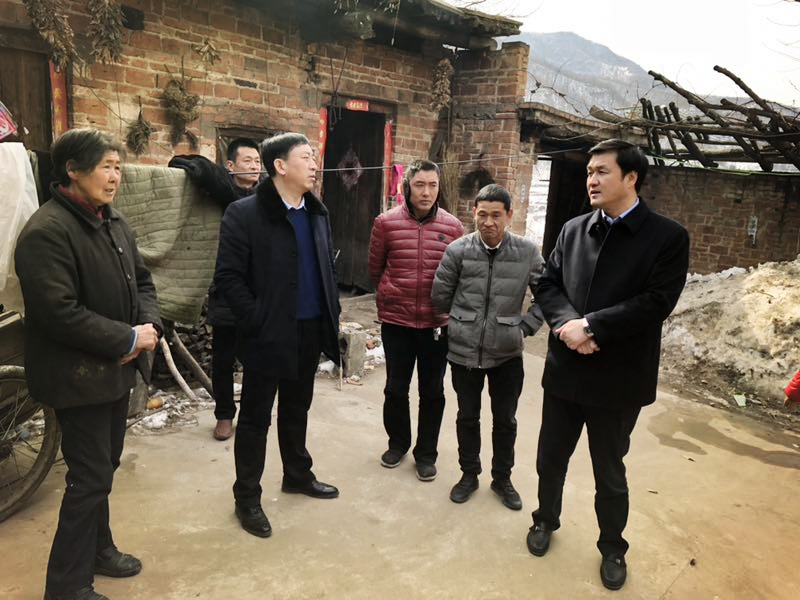 民建“組團(tuán)”慰問，企業(yè)送溫暖到家