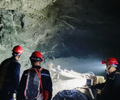 西溝鐵礦｜織密安全防護(hù)網(wǎng)，護(hù)航全年“零傷亡”